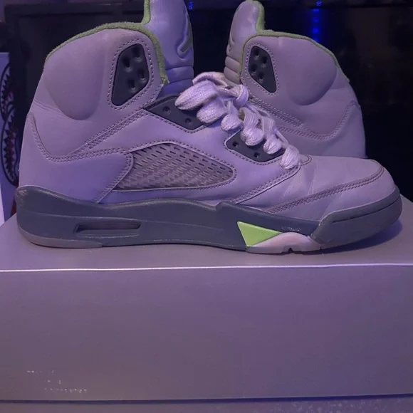 Stylish Gray and Green Sneakers - Picture 3 of 4